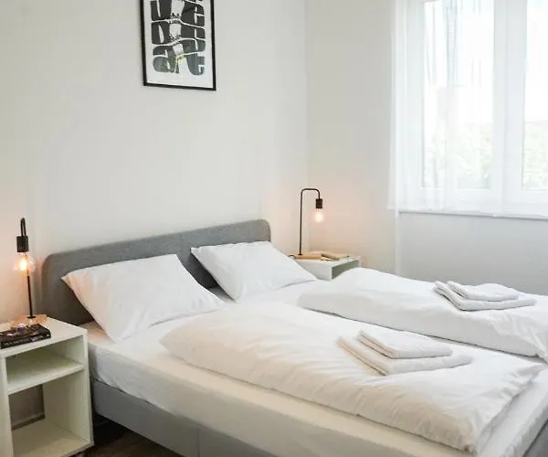 Matyas Corner Apartments Green Square Apartment III